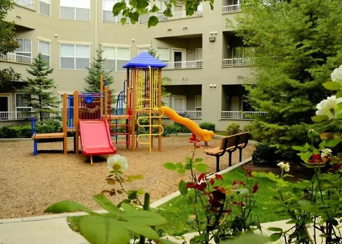 Deluxe Downtown Condo Close To Everything!