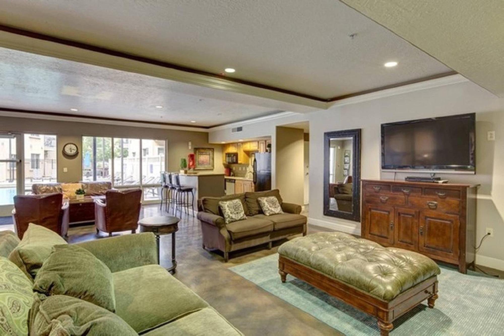 Deluxe Downtown Close To Everything! Holiday home *